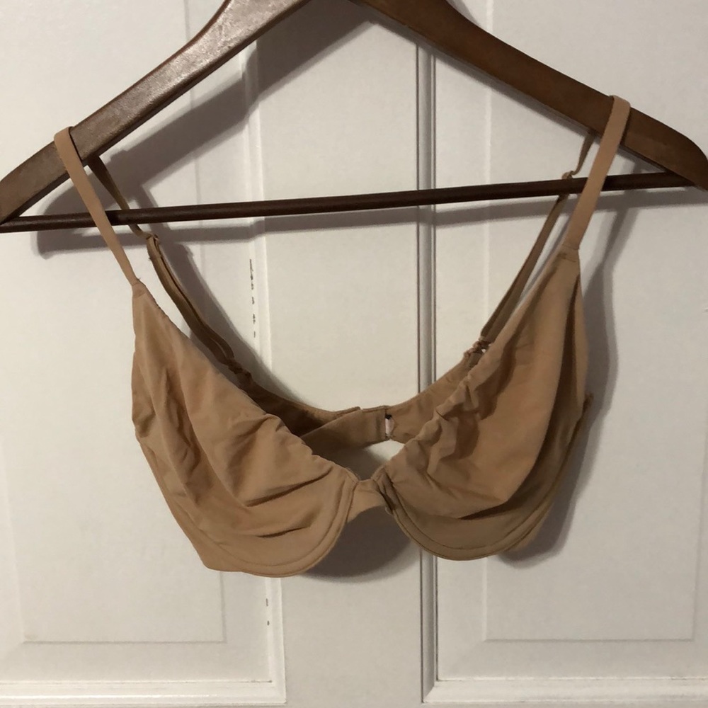 Victoria’s Secret Unlined Nude 32DD Bra